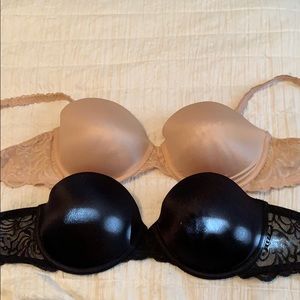 2 Victoria secret bras!!
